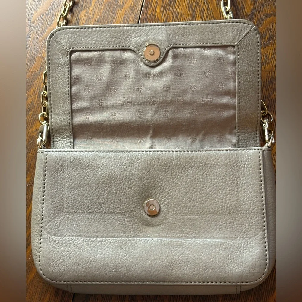 Tory Burch beige Leather Crossbody Bag with Goldtone Very Good Condition